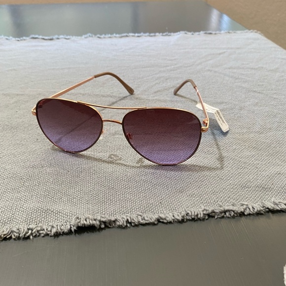 Tahari sunglasses new - Picture 10 of 16